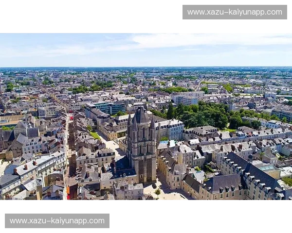 卢瓦尔河畔的星光博弈：当昂热的坚韧遇上巴黎的华丽